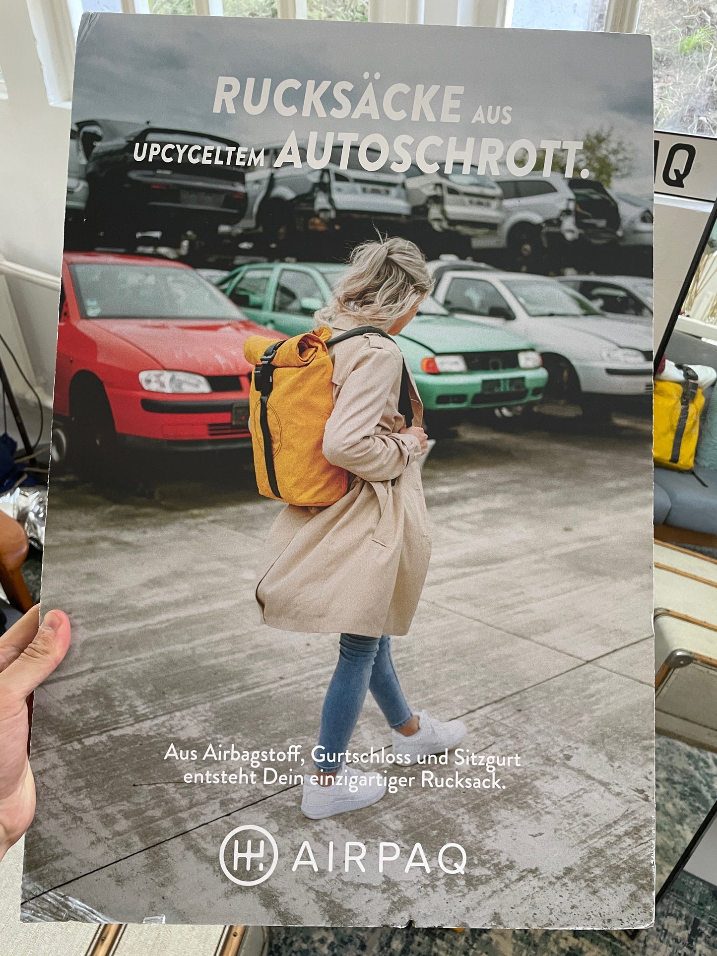 Poster (Rucksäcke aus upcyceltem Autoschrott)